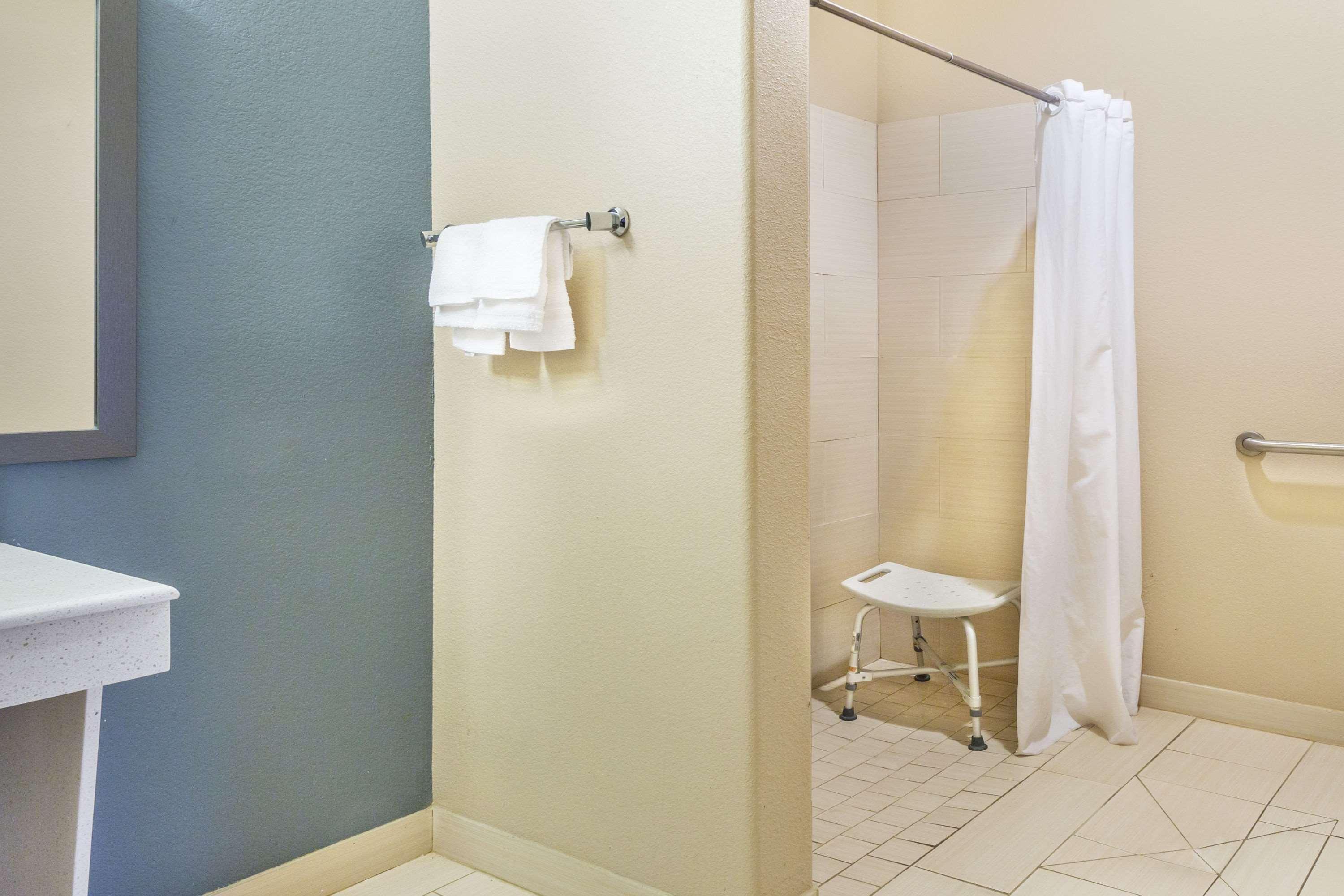 Super 8 By Wyndham Center Motel Bagian luar foto