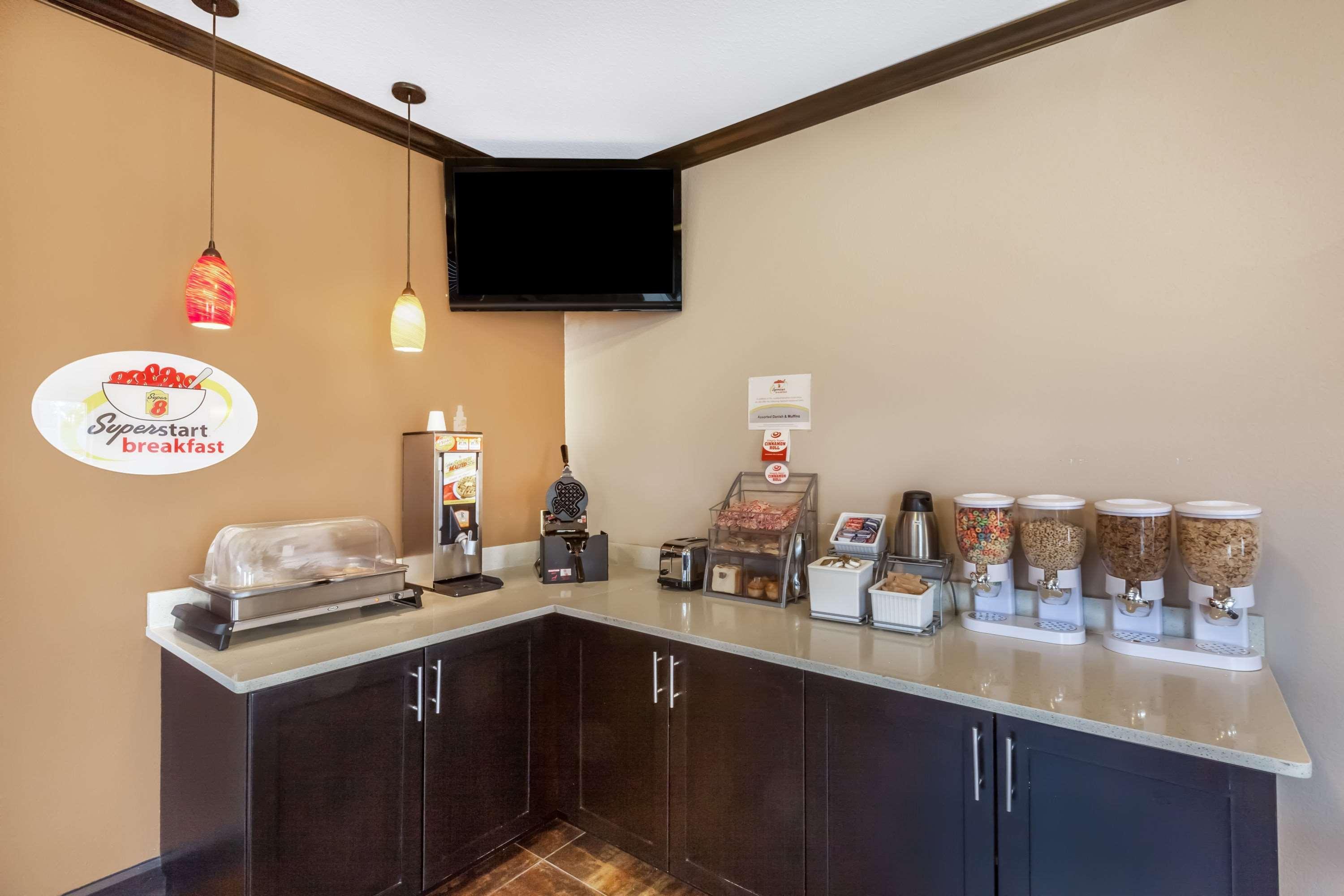 Super 8 By Wyndham Center Motel Bagian luar foto