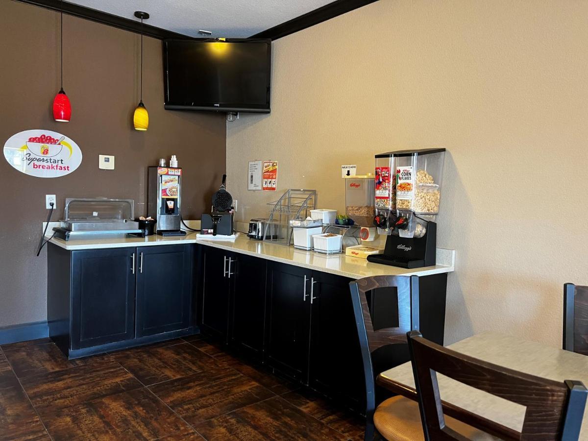 Super 8 By Wyndham Center Motel Bagian luar foto