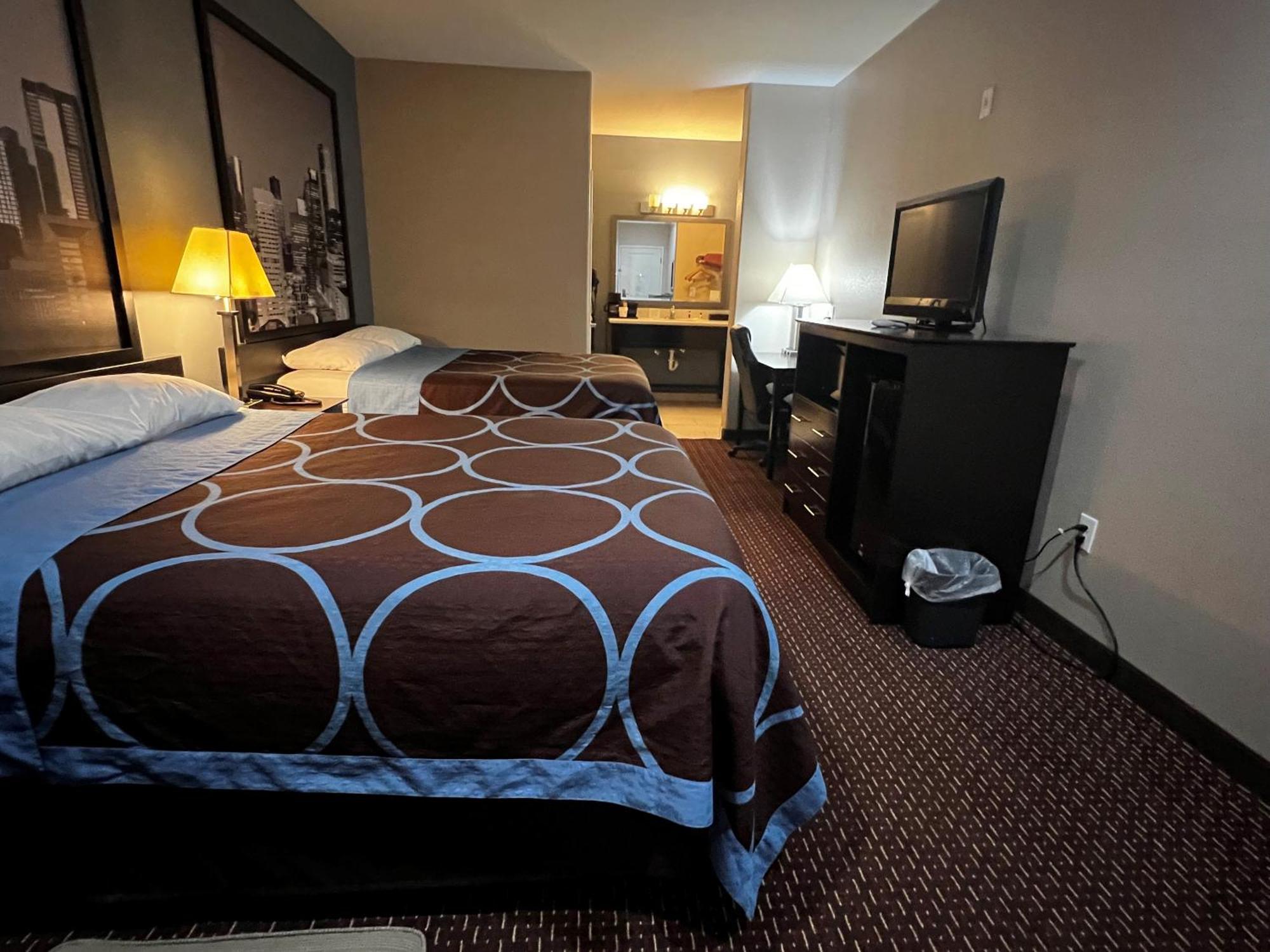 Super 8 By Wyndham Center Motel Bagian luar foto