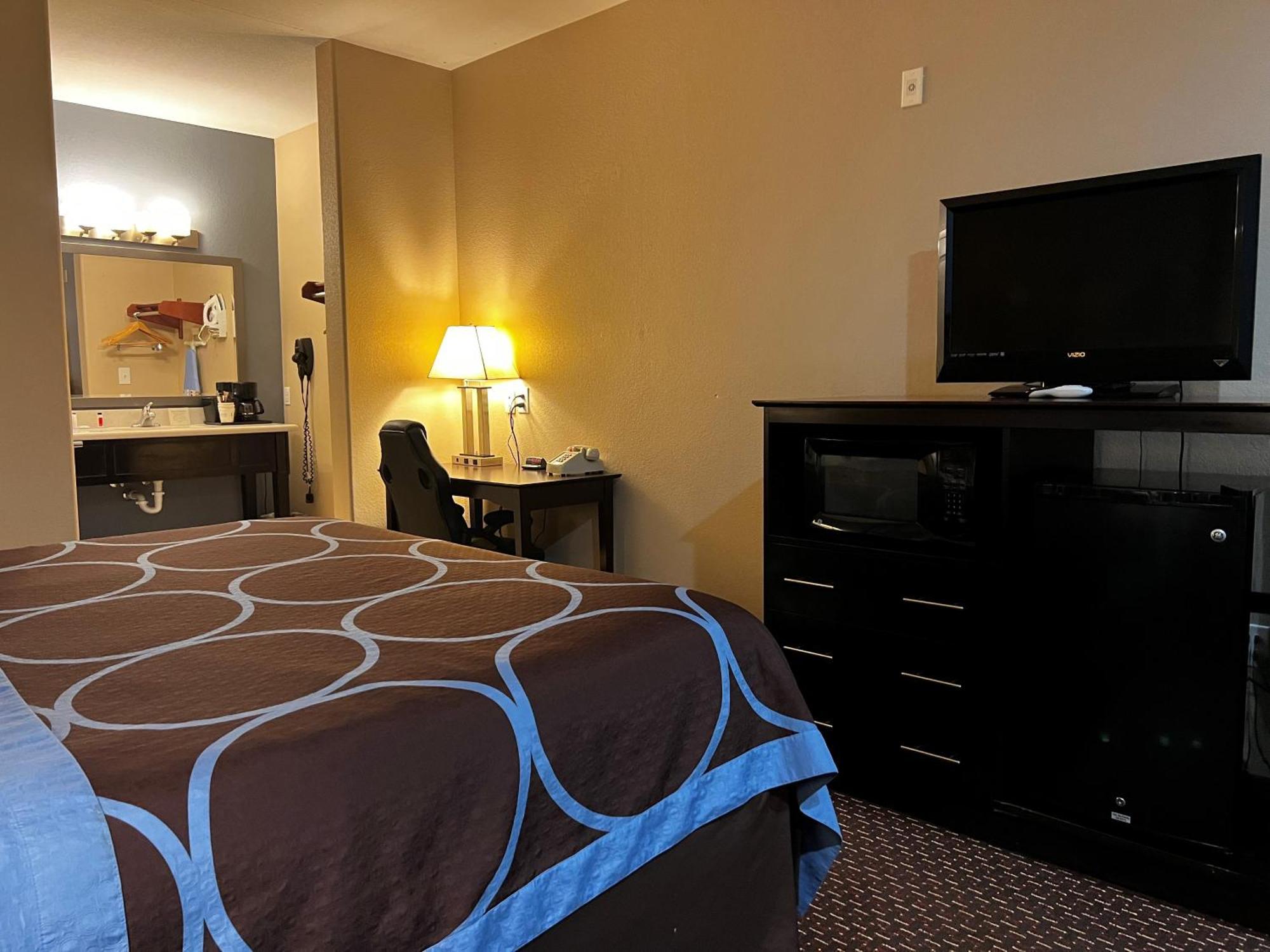 Super 8 By Wyndham Center Motel Bagian luar foto