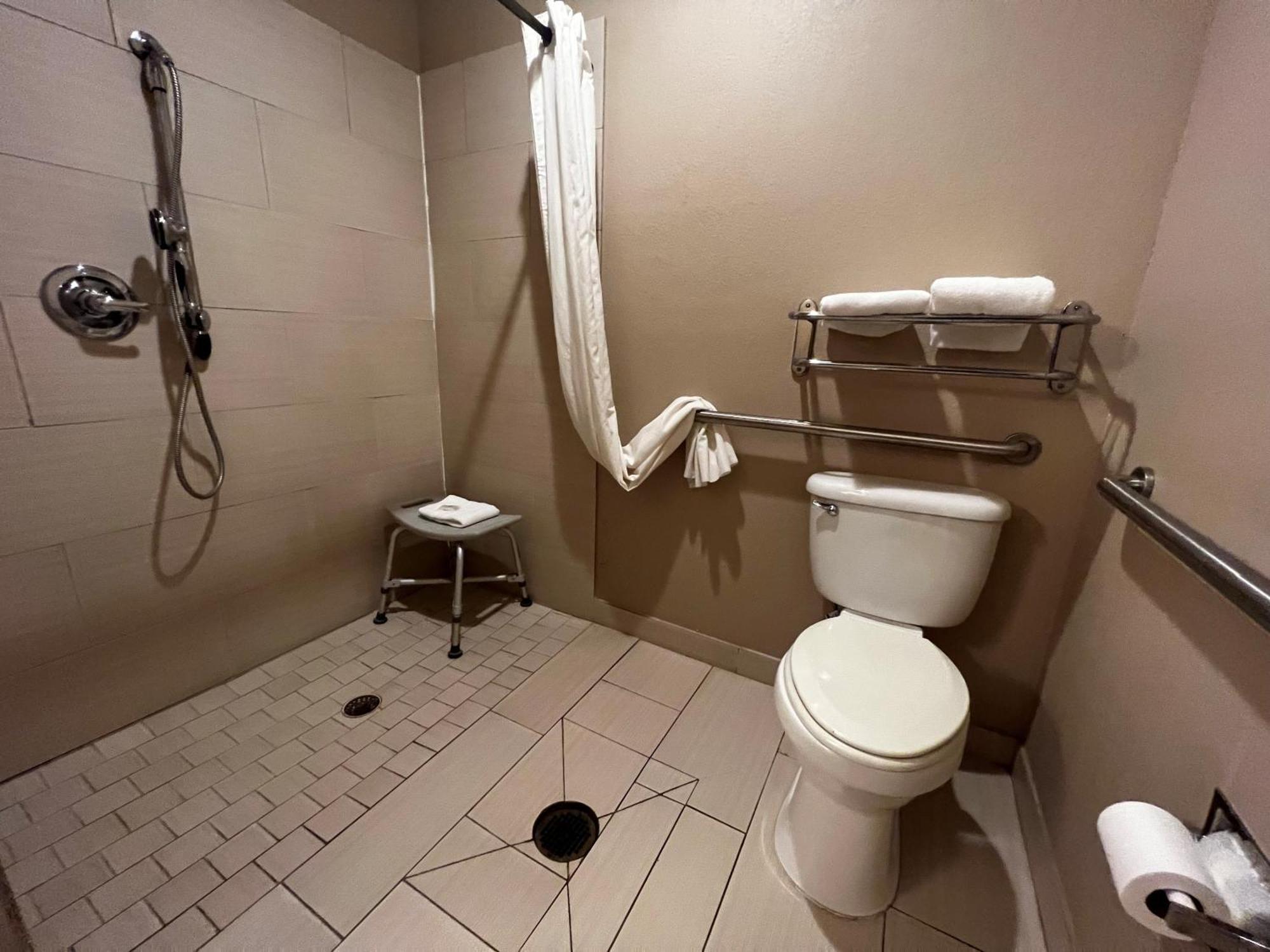 Super 8 By Wyndham Center Motel Bagian luar foto