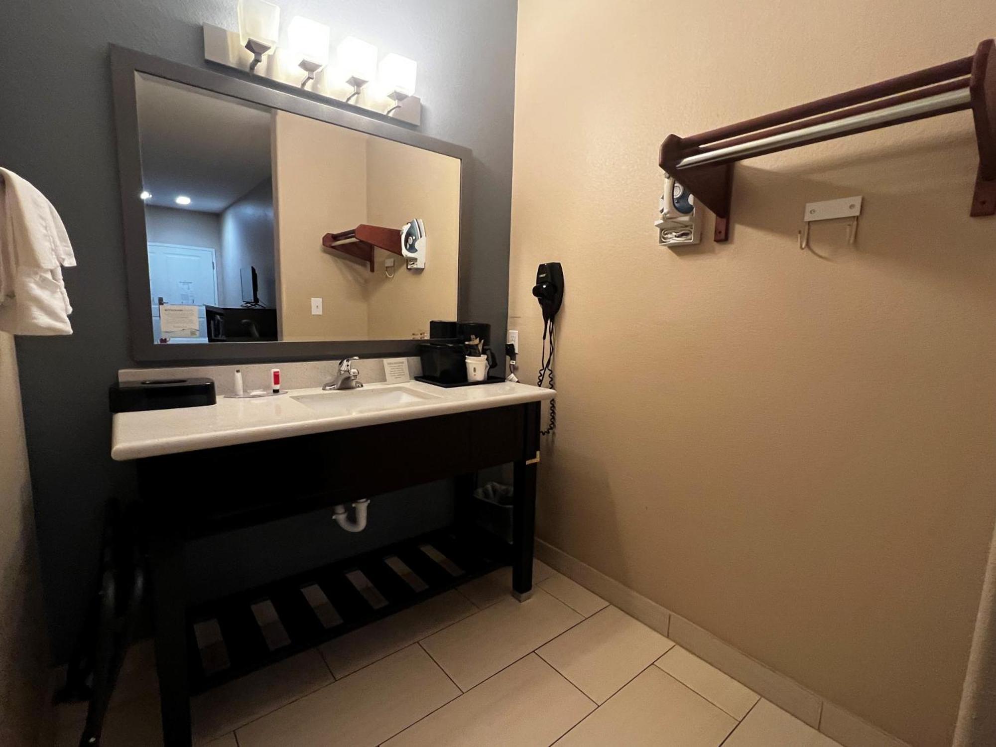 Super 8 By Wyndham Center Motel Bagian luar foto