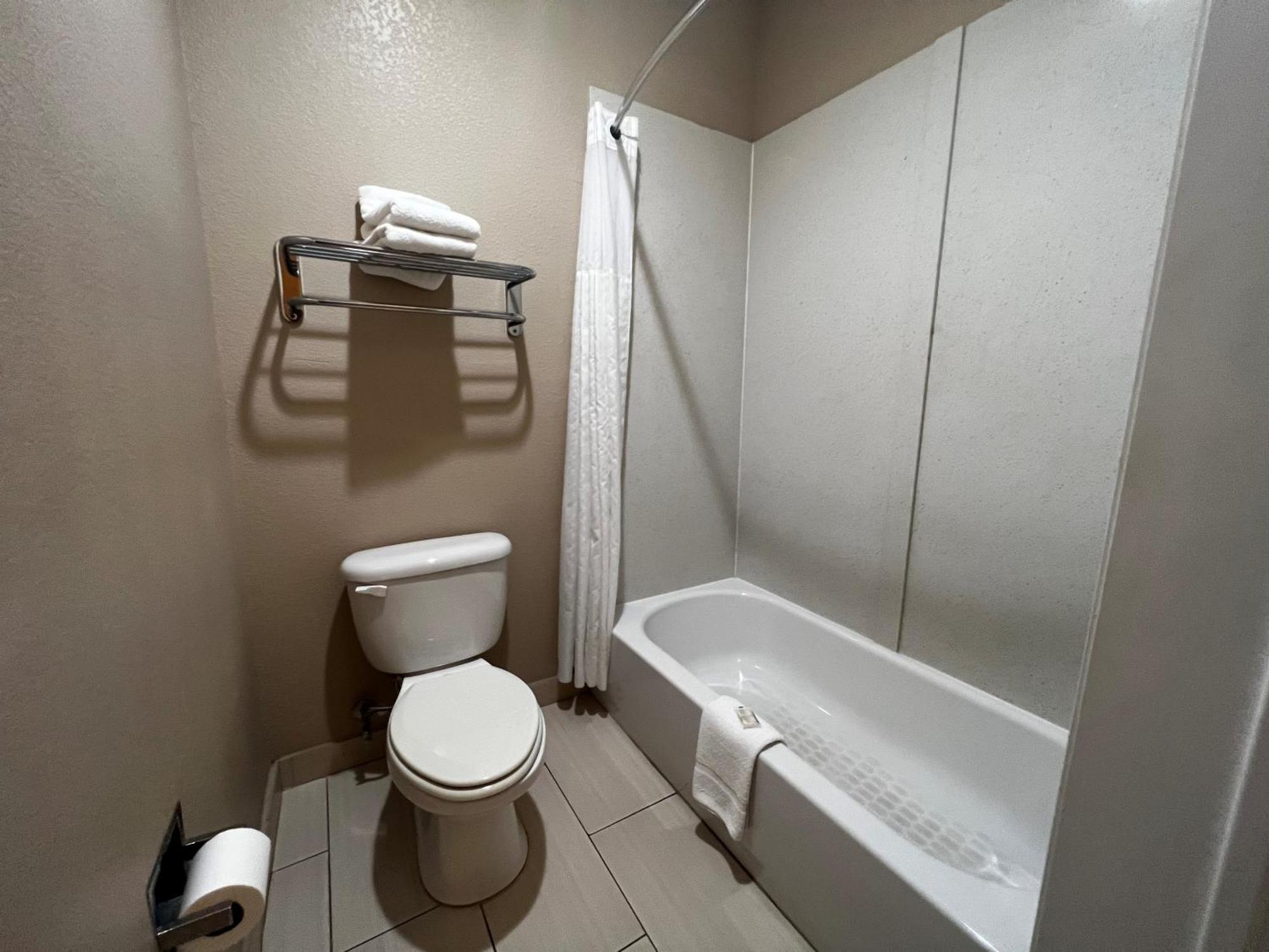 Super 8 By Wyndham Center Motel Bagian luar foto